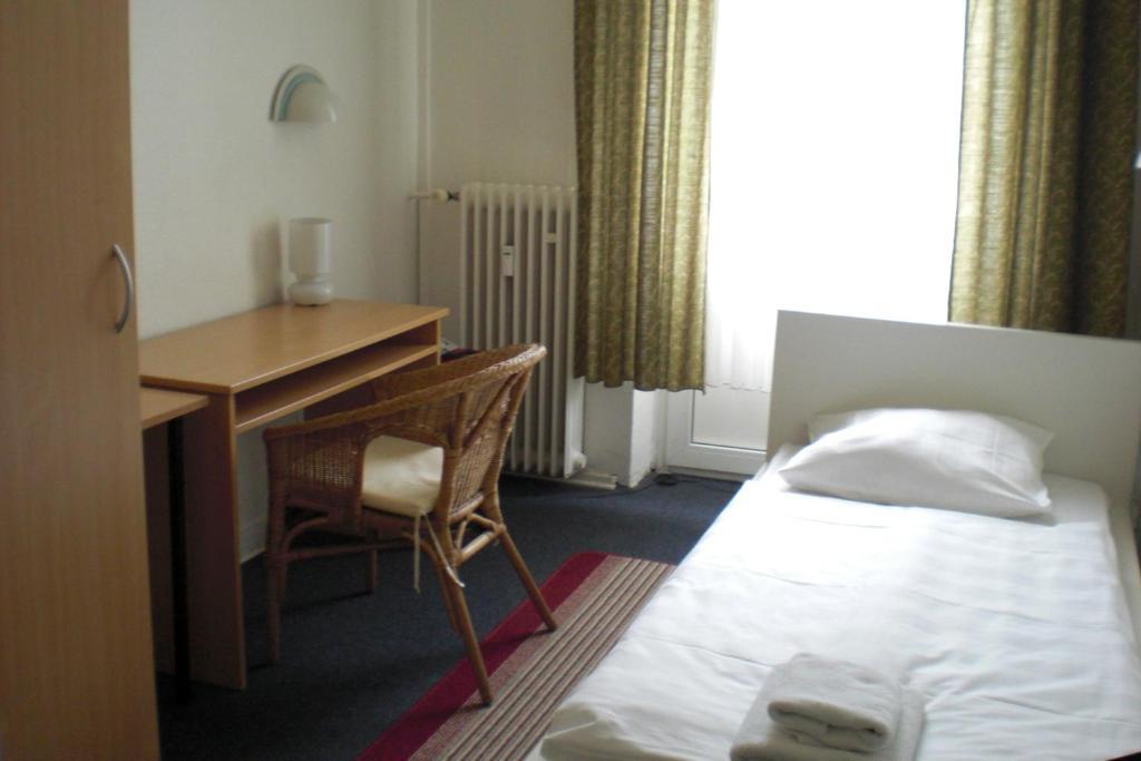 Hotel Komet Dusseldorf Ruang foto